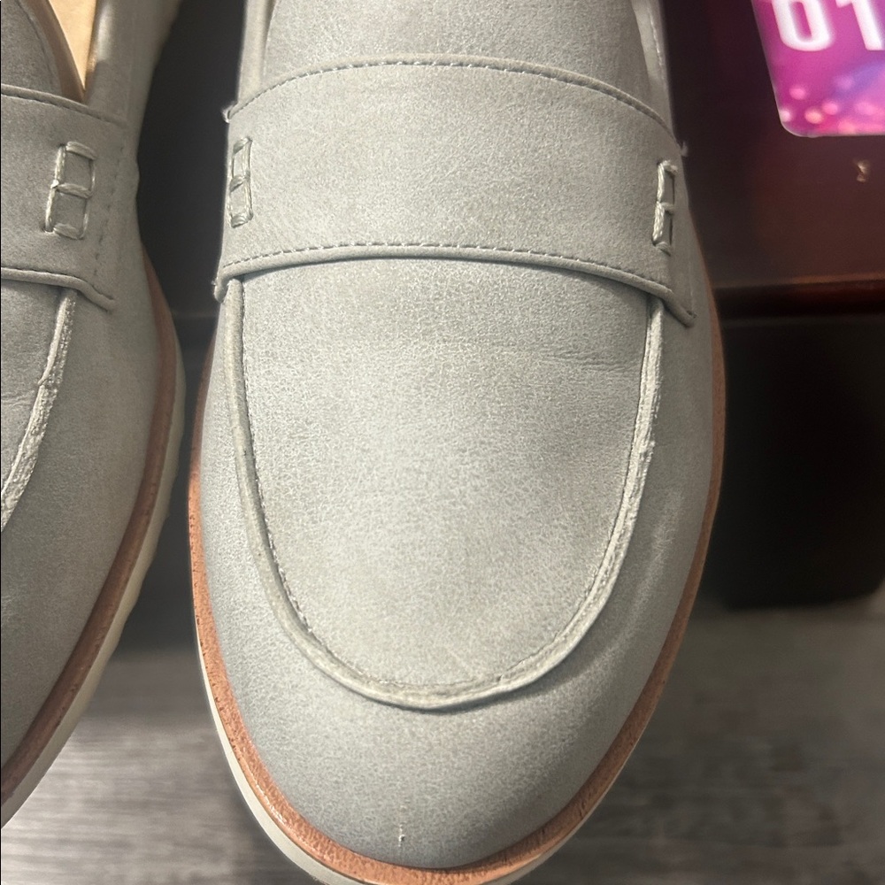 Life Stride Women's Gray Loafers - Picture 3 of 9